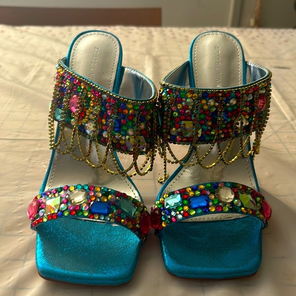 Azalea Wang Slides - Picture 1 of 5